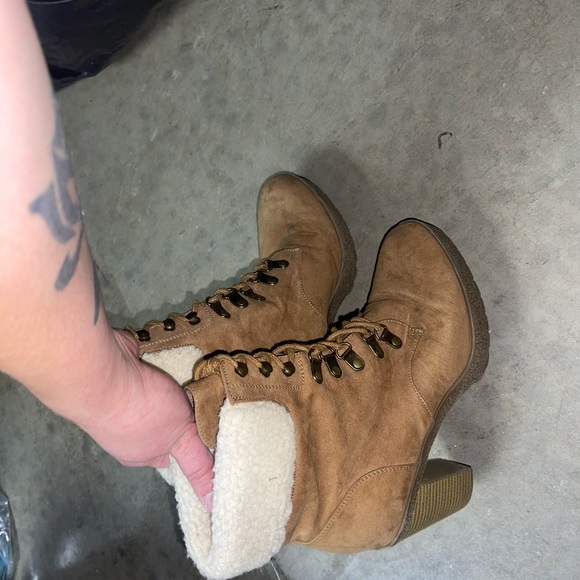 Tan Heeled Boots Size 9.5 - Picture 3 of 4